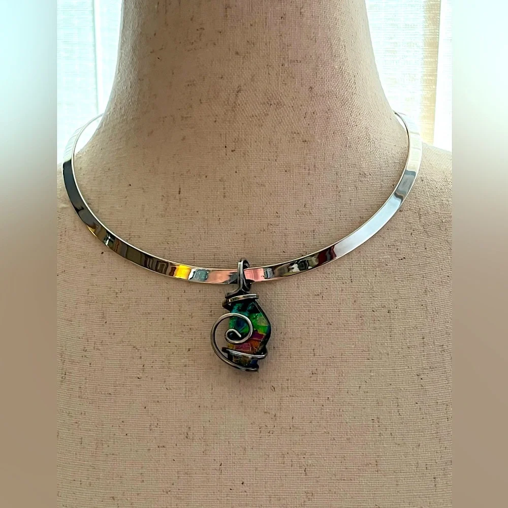 Sterling silver dichroic glass pendant - Picture 2 of 5